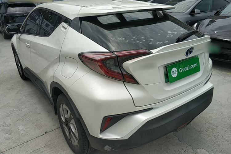 Toyota C-HR 2020 — фото 4