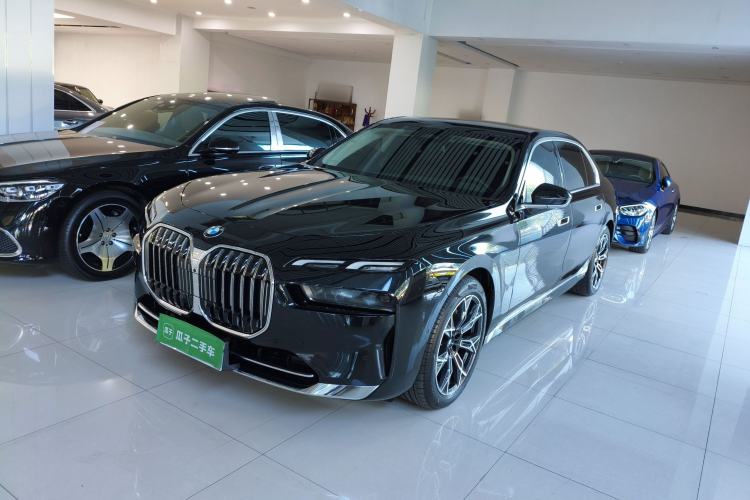 BMW 735Li 2023 — фото 1