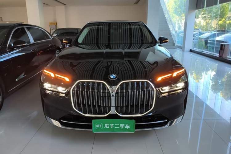 BMW 735Li 2023 — фото 2