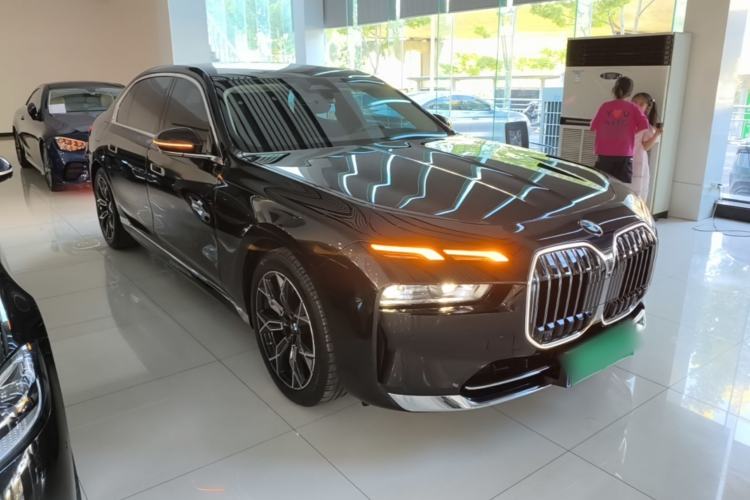 BMW 735Li 2023 — фото 3