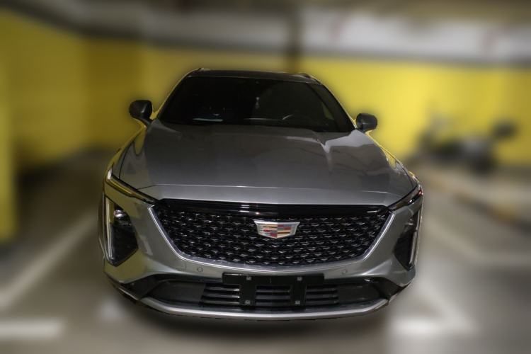 Cadillac GT4 2023 — фото 2