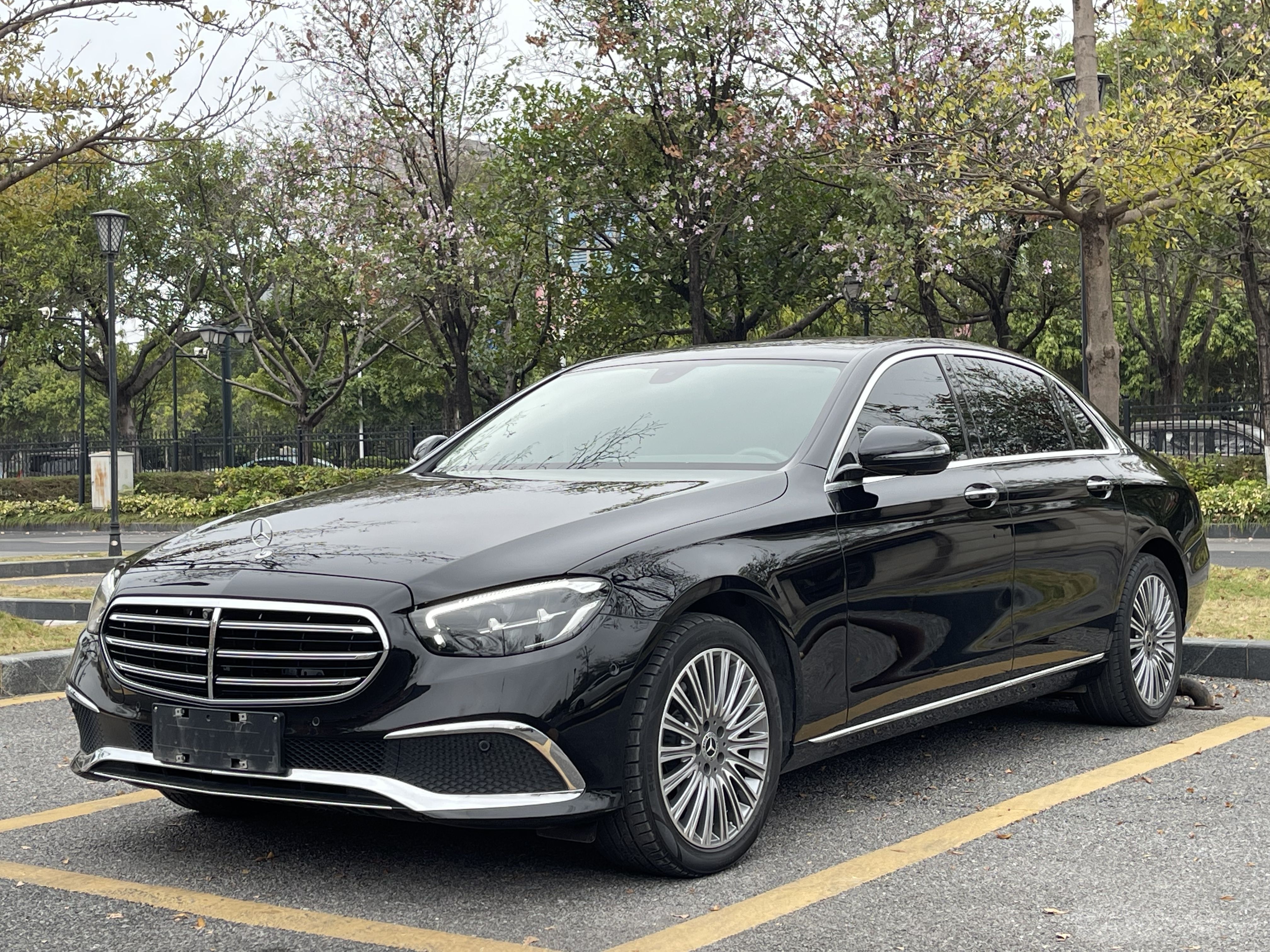 Mercedes-Benz E 300 L 2023 — фото 1