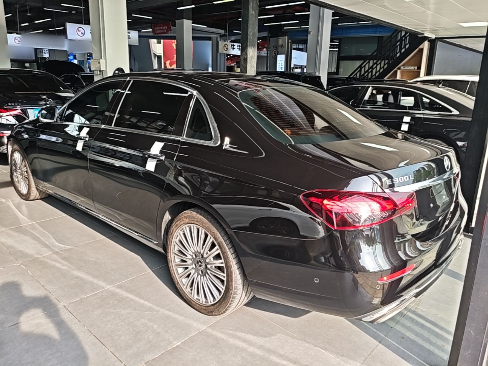 Mercedes-Benz E 300 L 2023 — фото 4