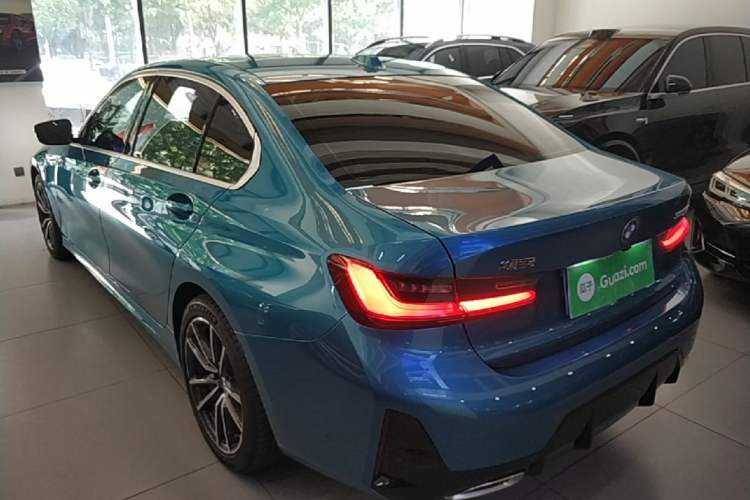 BMW 325Li 2025 — 4