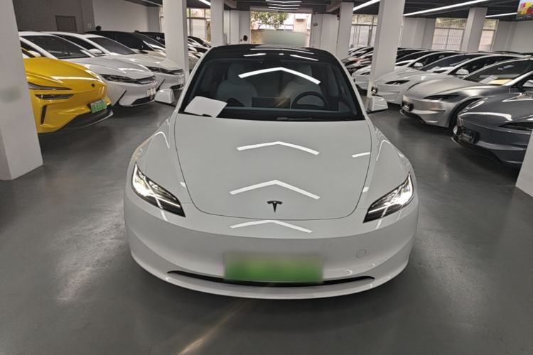 Tesla Model 3 2025 — 2