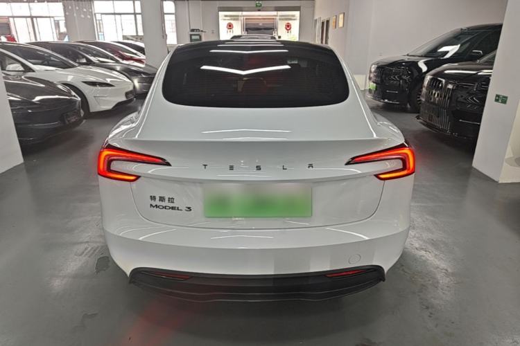 Tesla Model 3 2025 — 5