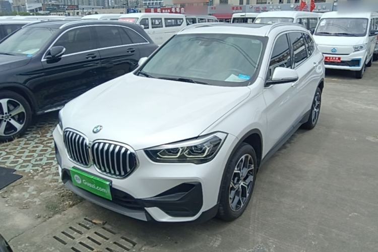 BMW X1 2022 — фото 1