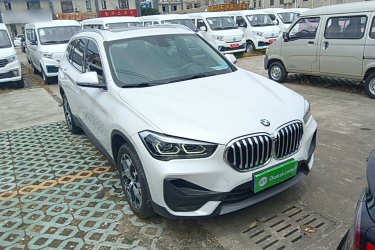 BMW X1 2022 — фото 3