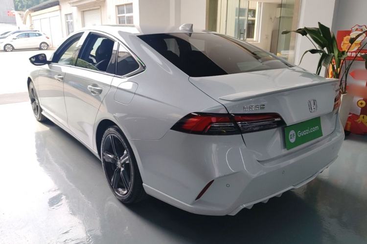 Honda Accord 2025 — 4