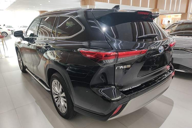 Toyota Highlander 2023 — фото 4