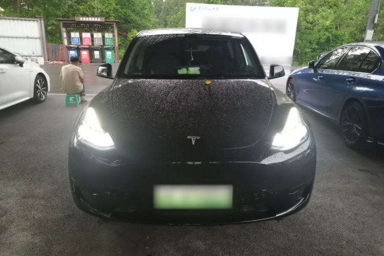 Tesla Model Y 2022 — 2
