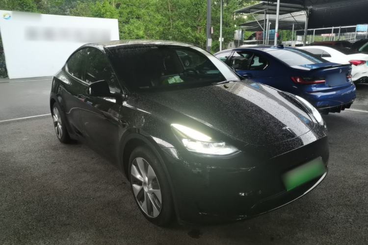 Tesla Model Y 2022 — 3