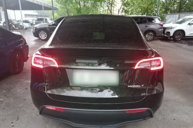Tesla Model Y 2022 — 5