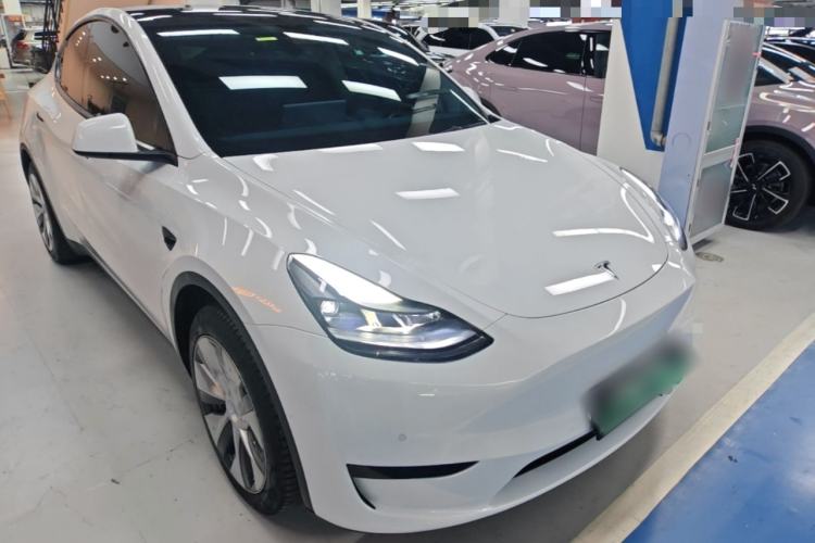 Tesla Model Y 2022 — 3