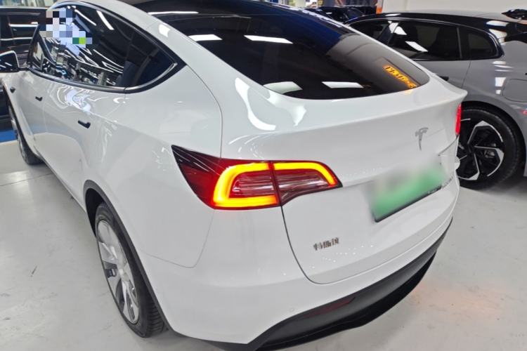 Tesla Model Y 2022 — 4
