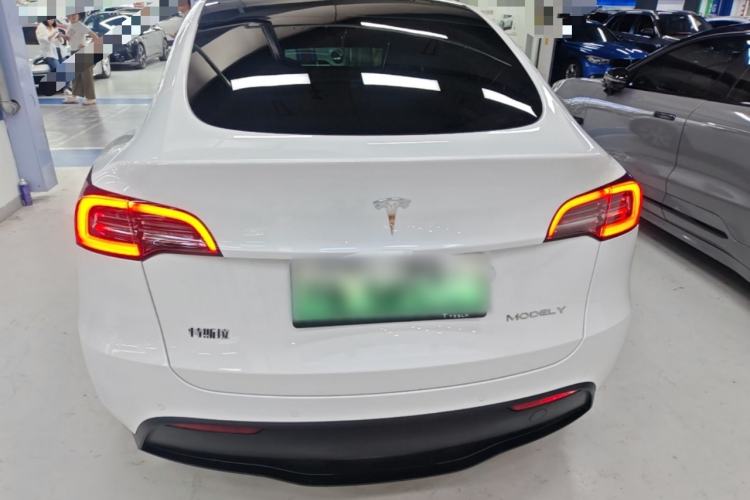 Tesla Model Y 2022 — 5