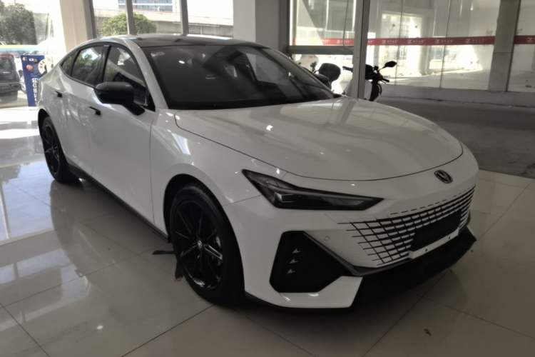 ChangAn UNI-V 2024 — 3