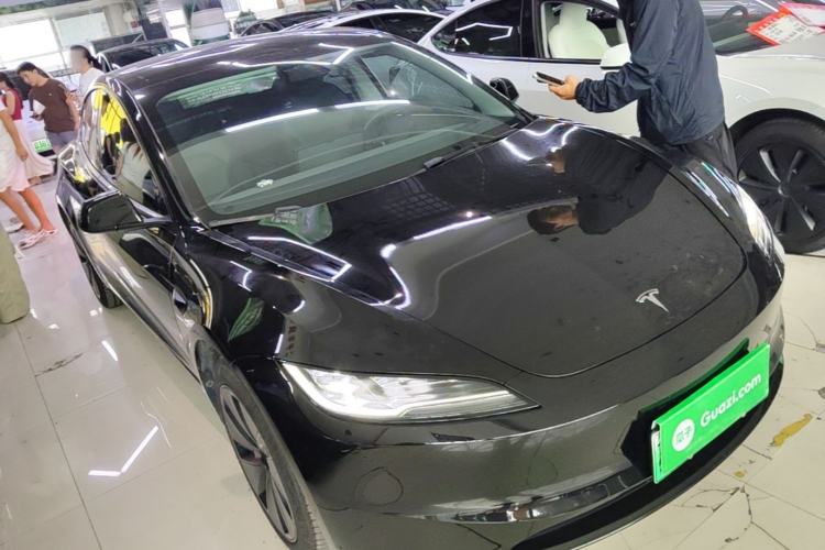 Tesla Model 3 2023 — 3
