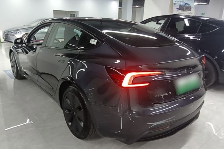 Tesla Model 3 2023 — 4