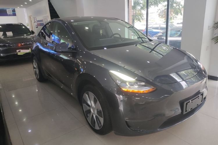 Tesla Model Y 2021 — 3