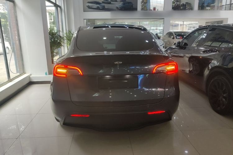 Tesla Model Y 2021 — 5