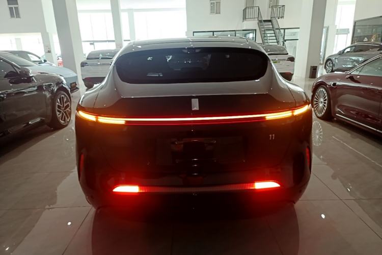 Avatr 11 2025 — 5