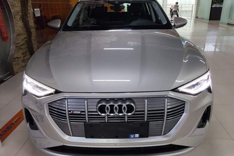 Audi e-tron 2021 — 2