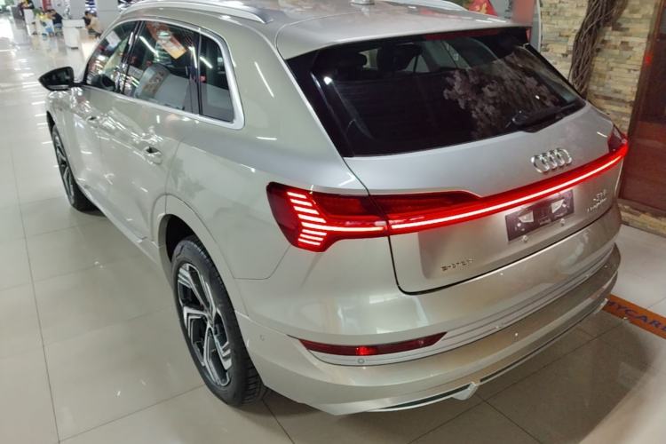 Audi e-tron 2021 — 4