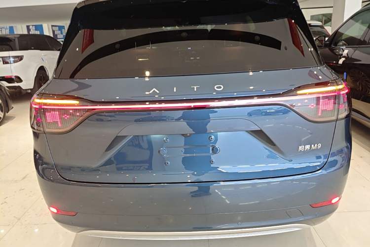 AITO M9 2024 — 5