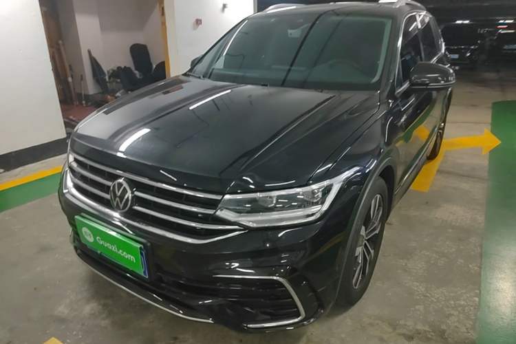 Volkswagen Tiguan L 2023 — фото 1