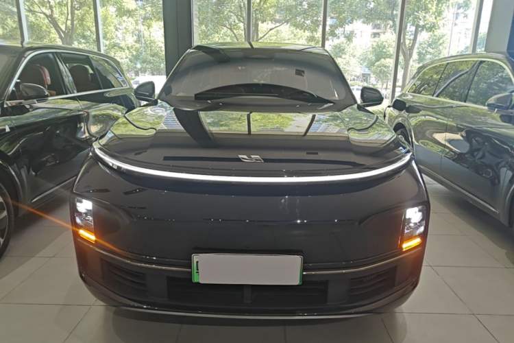 Li Auto L8 2024 — 2