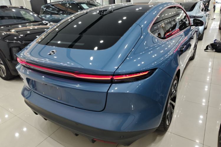 NIO ET5 2022 — 5