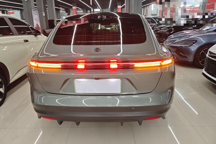 NIO ET5 2022 — 5