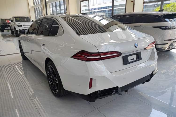 BMW 525Li 2025 — 4