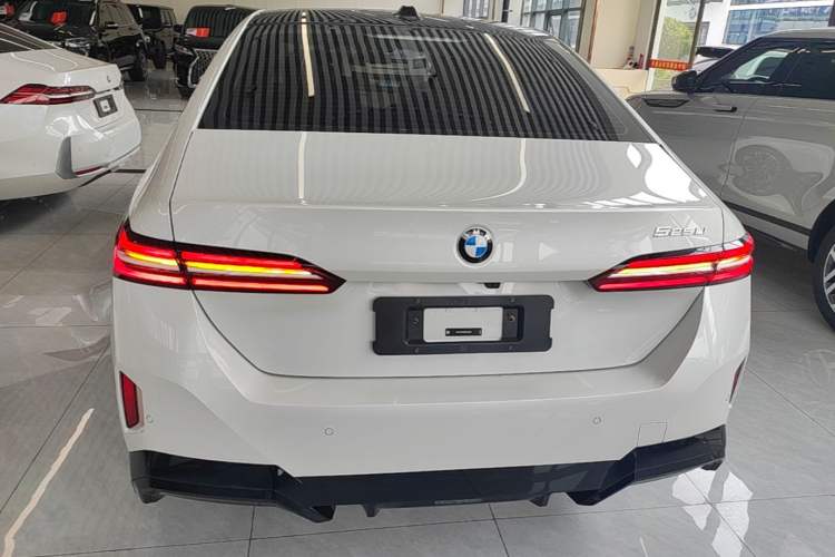 BMW 525Li 2025 — 5