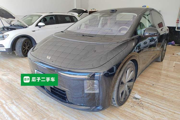 Li Auto i8 2025 — фото 1