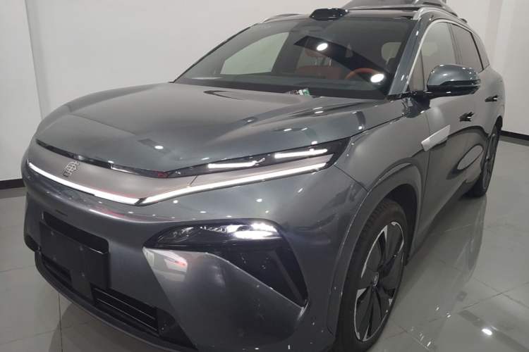 BYD Tang L 2025 — фото 1