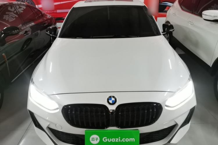 BMW 120i 2021 — 2
