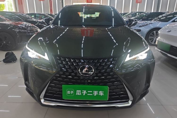 Lexus UX 200 2020 — 2