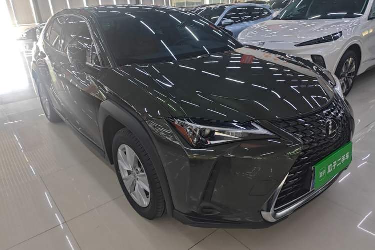 Lexus UX 200 2020 — 3