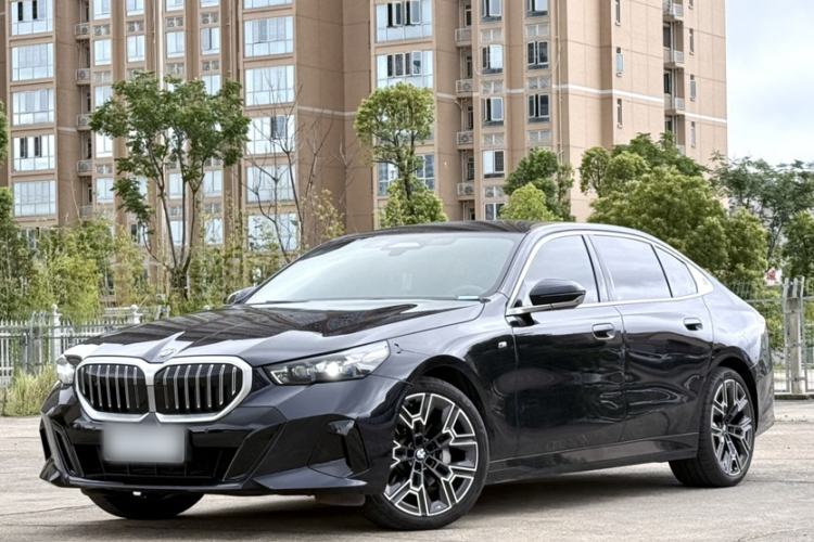 BMW 530Li 2024 — фото 1