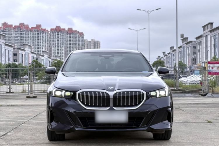 BMW 530Li 2024 — фото 3