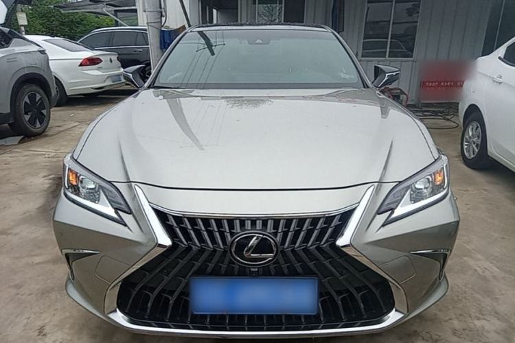 Lexus ES 200 2022 — 2