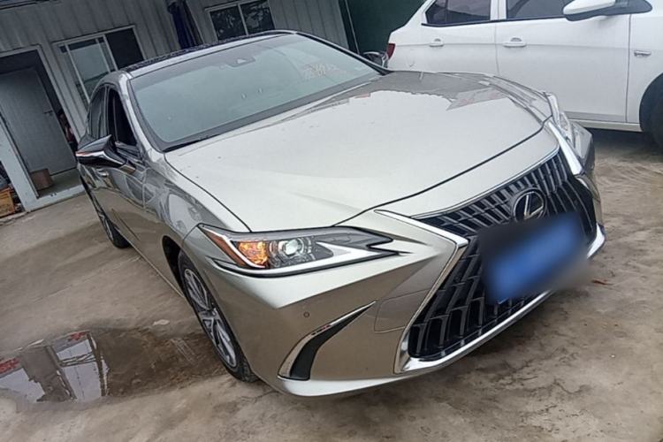 Lexus ES 200 2022 — 3