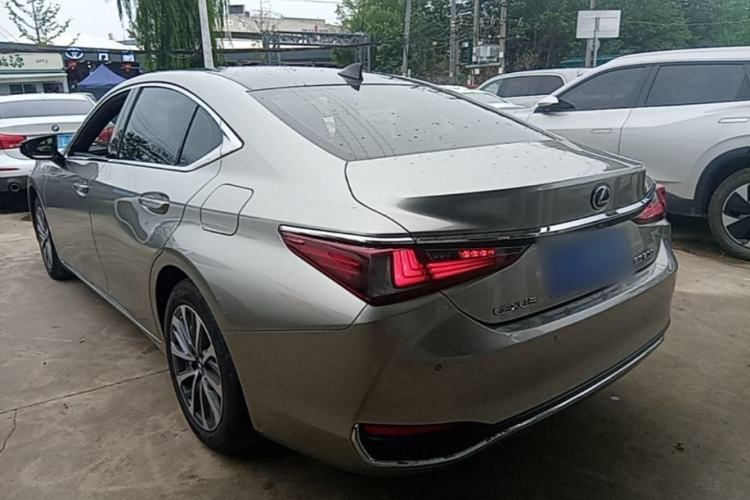 Lexus ES 200 2022 — 4