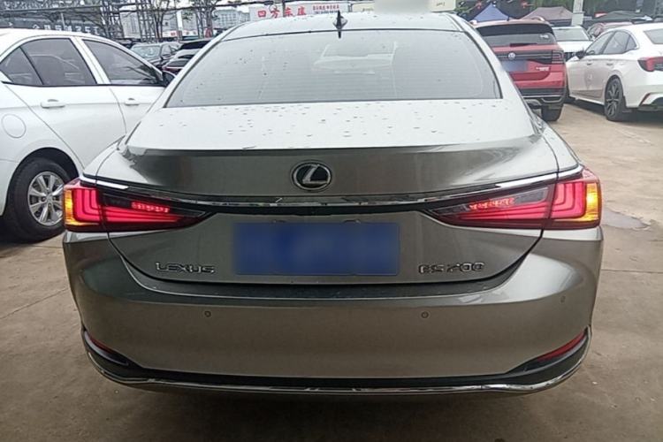 Lexus ES 200 2022 — 5