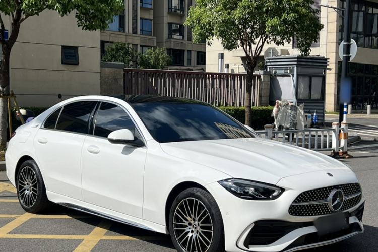 Mercedes-Benz C 260 L 2024 — 3