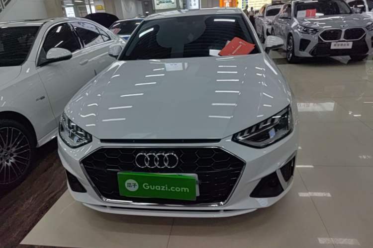Audi A4 2022 — 2