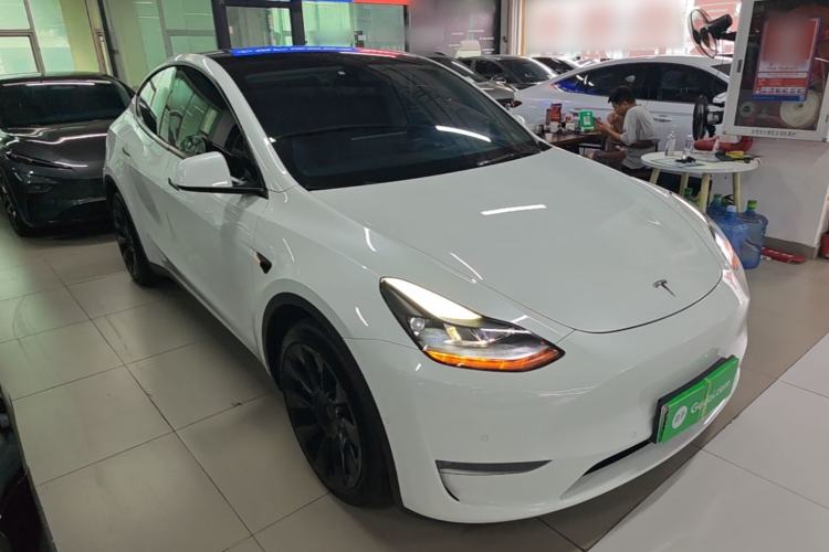 Tesla Model Y 2021 — 3