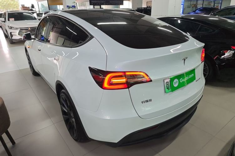 Tesla Model Y 2021 — 4